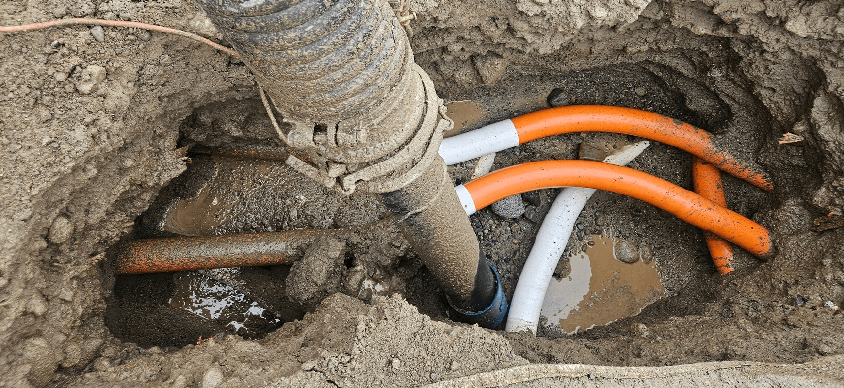 Hydrovac excavation around buried gas lines