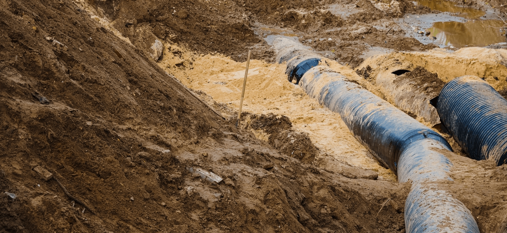 Hydrovac pipeline excavation and exposure